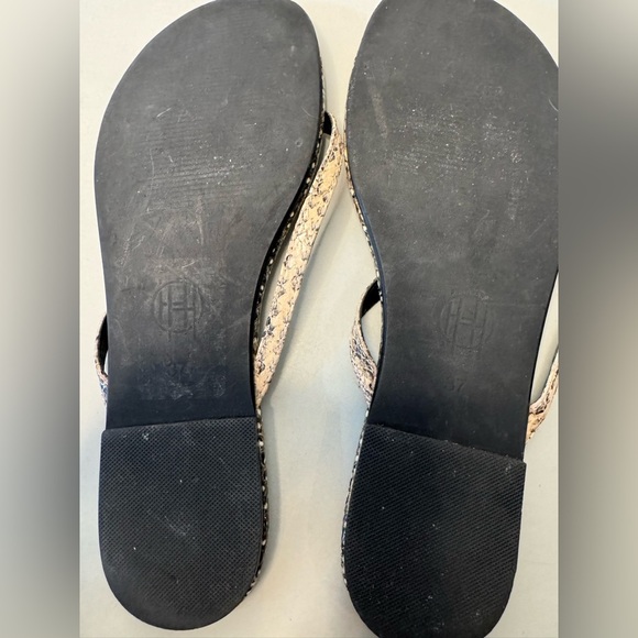 House of Harlow 1960 Colton Snake-Embossed Leather Flip Flops - Size 7 - Picture 7 of 9